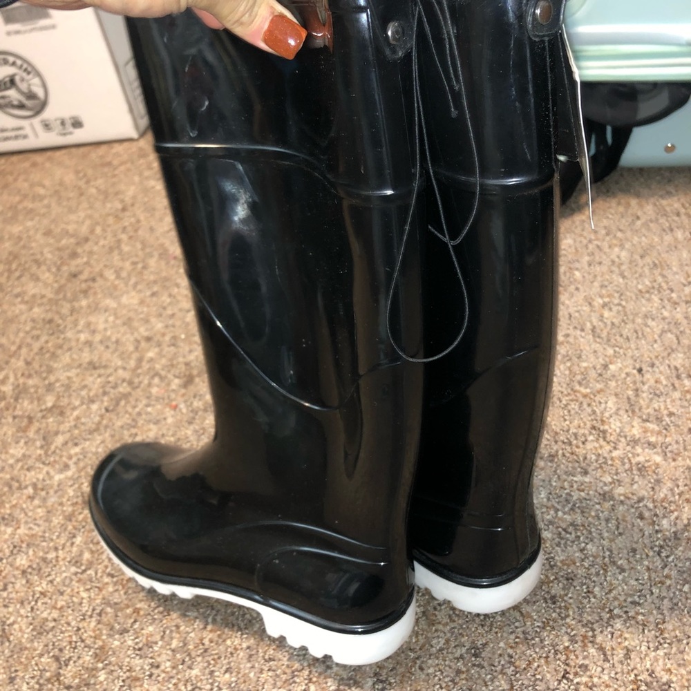 Black rainboots